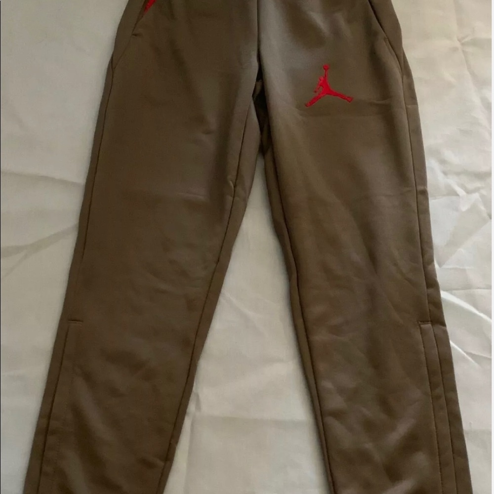 NWT Jordan youth 954874-k5C pants river rock size large